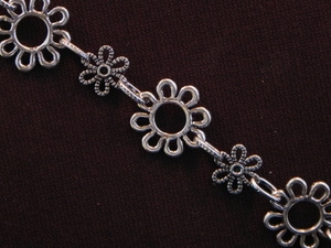 Handmade Chain Antique Silver Colored Large & Small Daisies