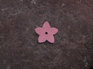 Leather Flower Pointed Tips Small Pink